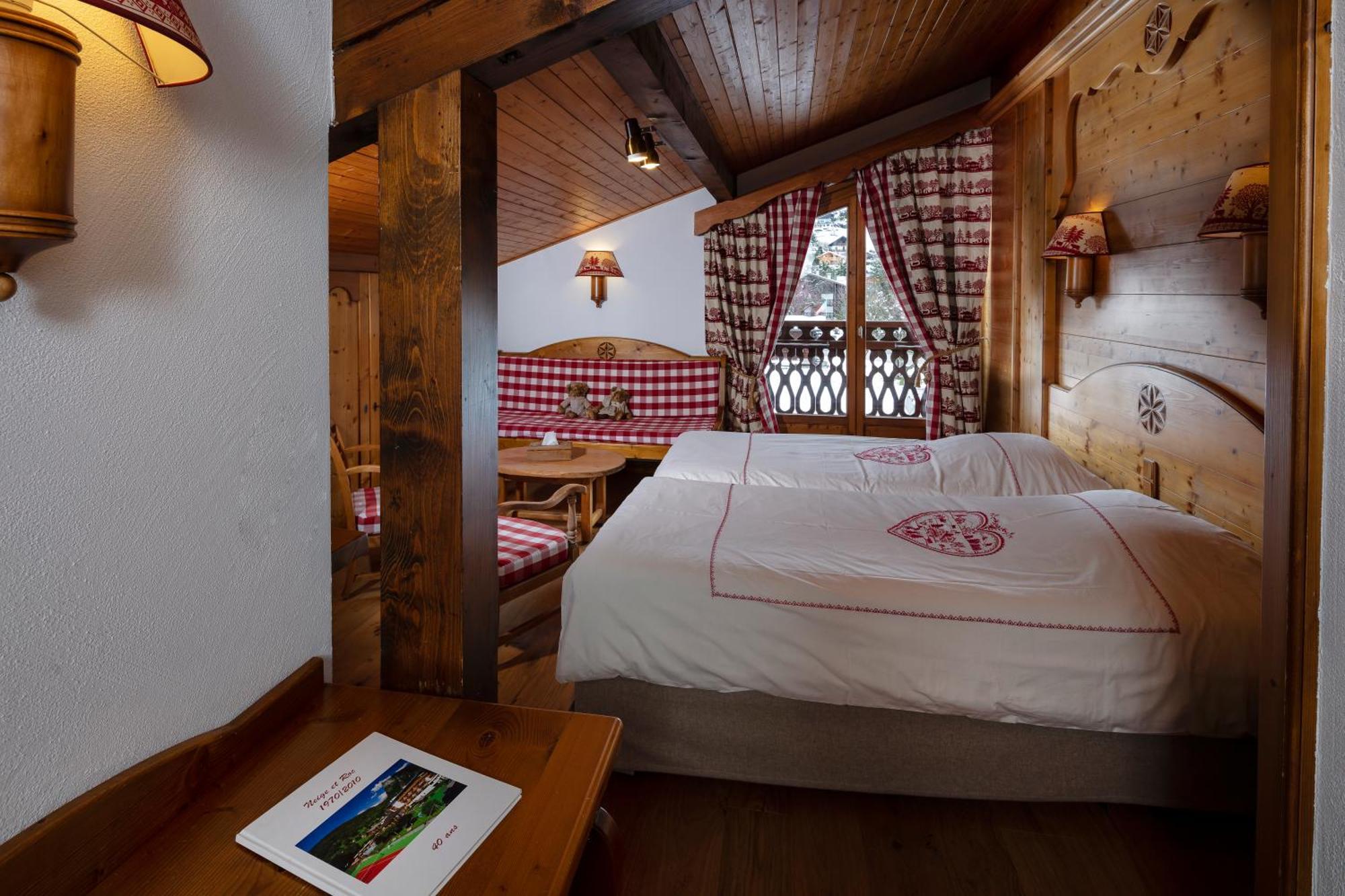 Chalet-Hôtel Neige et Roc, The Originals Relais  Samoëns Buitenkant foto