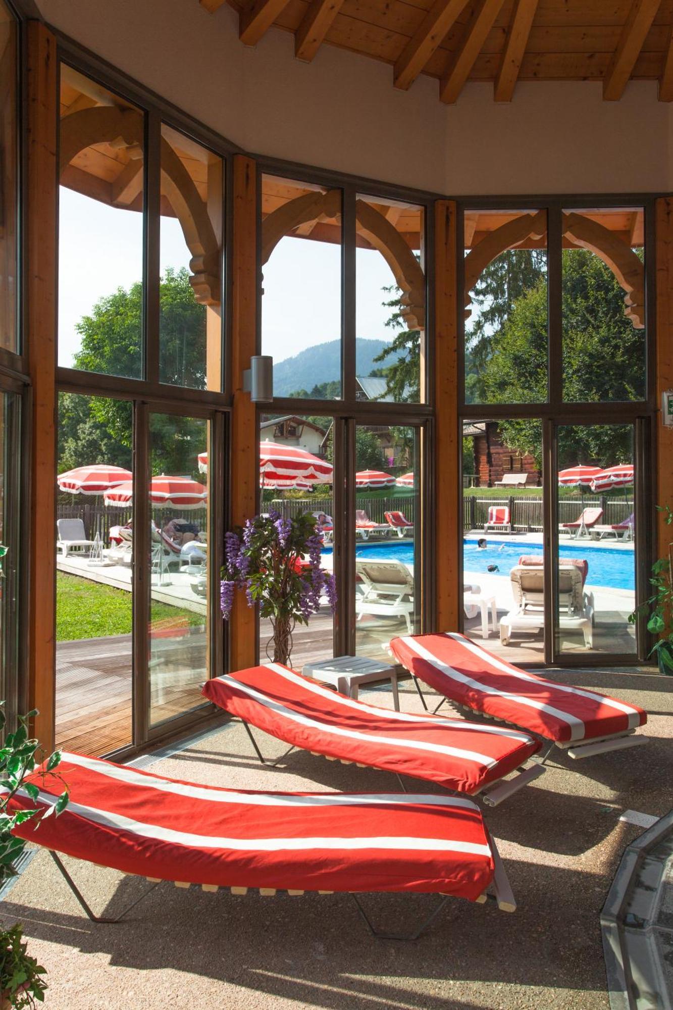 Chalet-Hôtel Neige et Roc, The Originals Relais  Samoëns Buitenkant foto